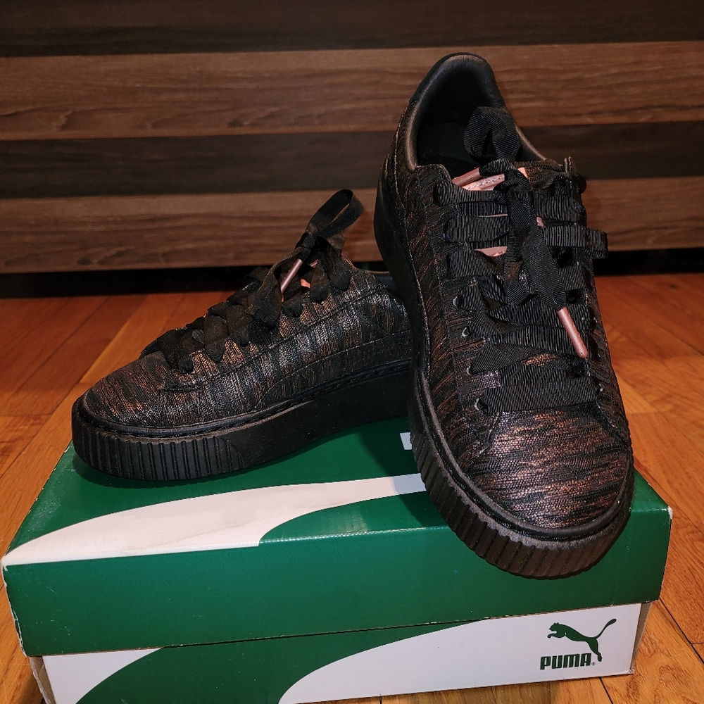 Woman's sneakers